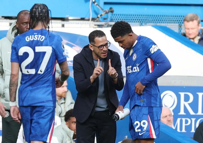 HLV Liam Rosenior chưa thể giúp Chelsea bừng tỉnh.
