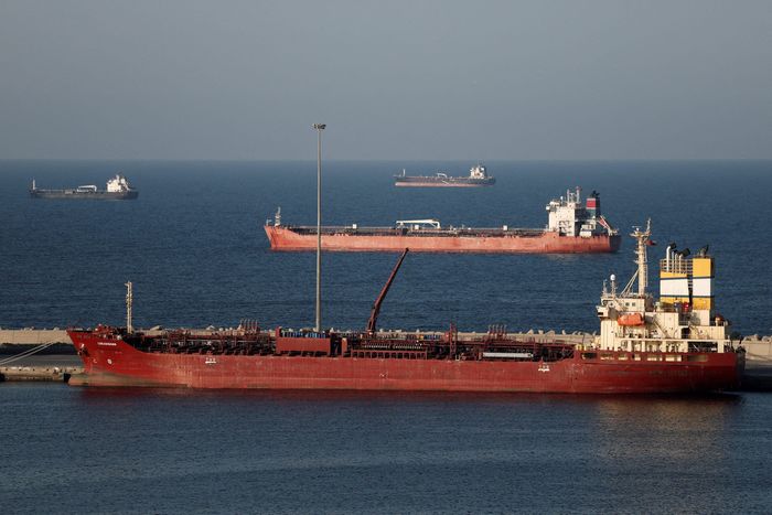  Kế hoạch phong tỏa eo biển Hormuz có thể được xem là nỗ lực nhằm cải thiện vị thế đàm phán, hơn là tín hiệu cho một cuộc chiến mới. Ảnh: Reuters. 