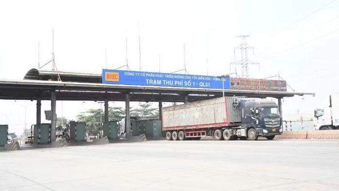Việc tồn tại 2 trạm thu phí đã ngưng thu phí thời gian qua gây mất an toàn giao thông trên tuyến Quốc lộ 51.