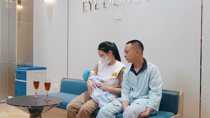 Bệnh nhi sau phẫu thuật xử lý bệnh lý về mắt.
