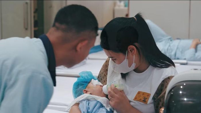 Bệnh nhi đang bình phục sau phẫu thuật.