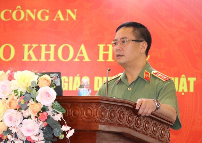 Trung tướng Phạm Công Nguyên- Cục trưởng Cục Pháp chế và cải cách hành chính, tư pháp (Bộ Công an) phát biểu khai mạc hội thảo