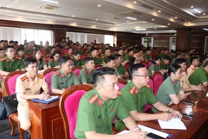 Đại biểu tham dự hội thảo