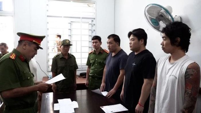 Công an tỉnh Khánh Hòa bàn giao 3 đối tượng bị truy nã đỏ cho Cảnh sát Hàn Quốc.