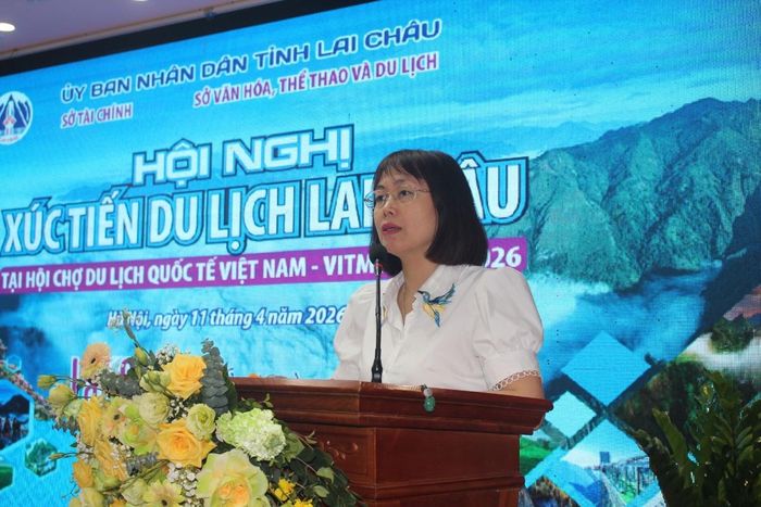 Bà Nguyễn Thị Hoa Mai: "Xu hướng du lịch hiện nay là “sống chậm, sống chạm”, đòi hỏi khai thác sâu tri thức bản địa, câu chuyện văn hóa, ẩm thực và nghề truyền thống để tạo nên sản phẩm khác biệt, hấp dẫn du khách". Ảnh: Chu Khôi.