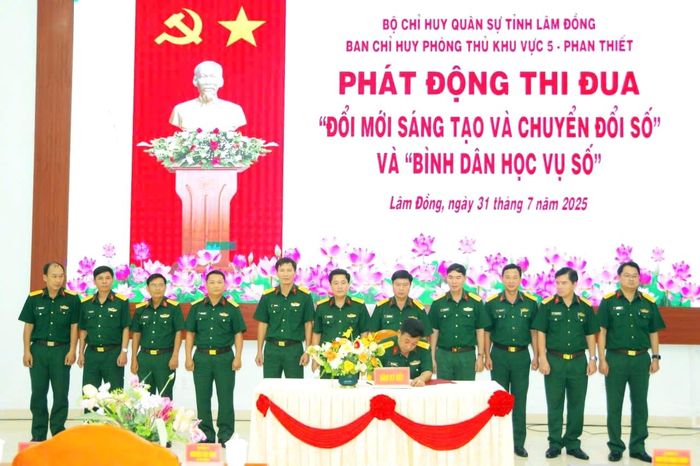 Ban Chỉ huy Phòng thủ khu vực 5 - Phan Thiết (Bộ Chỉ huy Quân sự tỉnh Lâm Đồng) phát động thi đua "Đổi mới sáng tạo và chuyển đổi số " và "Bình dân học vụ số" trong đơn vị