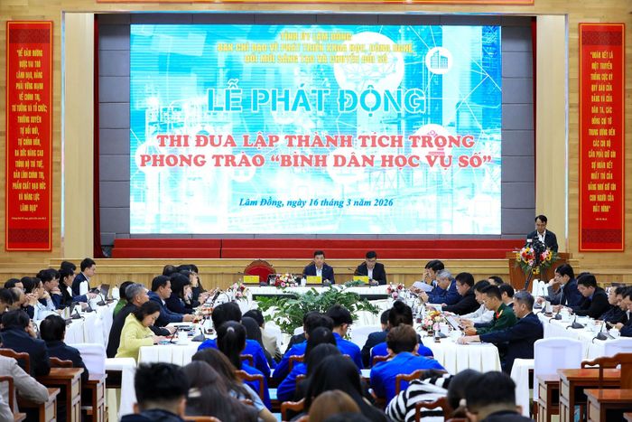 Ban Chỉ đạo về phát triển khoa học, công nghệ, đổi mới sáng tạo và chuyển đổi số tỉnh Lâm Đồng tổ chức lễ phát động phong trào "Bình dân học vụ số" ngày 16/3