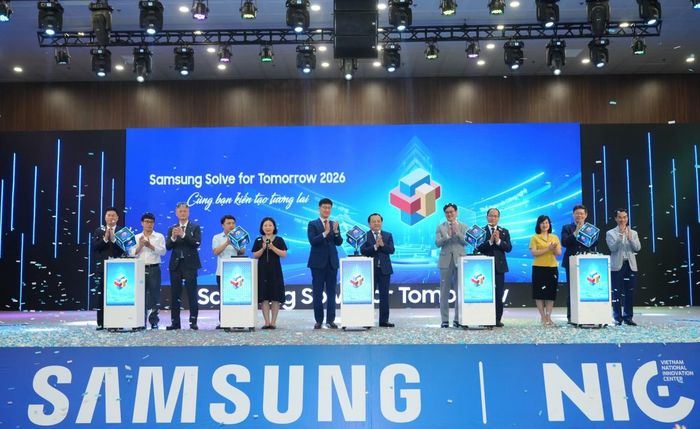 Các đại biểu thực hiện nghi thức khởi động chương trình.