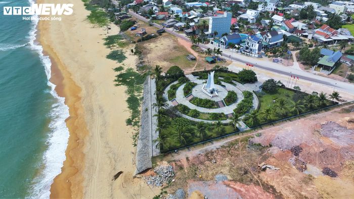 Nằm trong dự án tuyến đường ven biển "nghìn tỷ" ĐT639, kết nối trung tâm phố biển Quy Nhơn với "thủ phủ" cá ngừ đại dương Hoài Nhơn nên đoạn đường này cũng đi qua địa điểm Di tích lịch sử nổi tiếng là Bến Tàu không số - Bãi biển Lộ Diêu.
