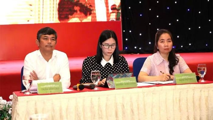 Các đại biểu dự diễn đàn.