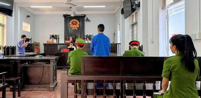Phiên tòa xét xử bị cáo Nguyễn Thị Thanh Hiền về tội: “Lừa đảo chiếm đoạt tài sản”.
