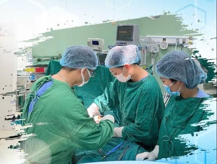 Ê- kíp bác sĩ thực hiện phẫu thuật triệt sản cho quý ông - Ảnh BVCC