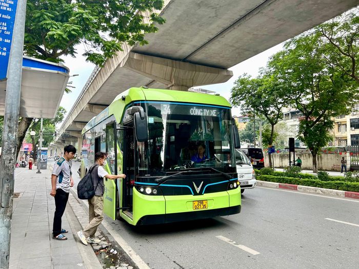Bộ Công Thương đặt mục tiêu đến năm 2030, 50% phương tiện công cộng là xe điện. Ảnh: VF