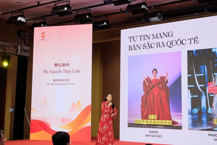 Phí Nguyễn Thùy Linh tham luận tại chương trình. Ảnh: Lưu Trinh