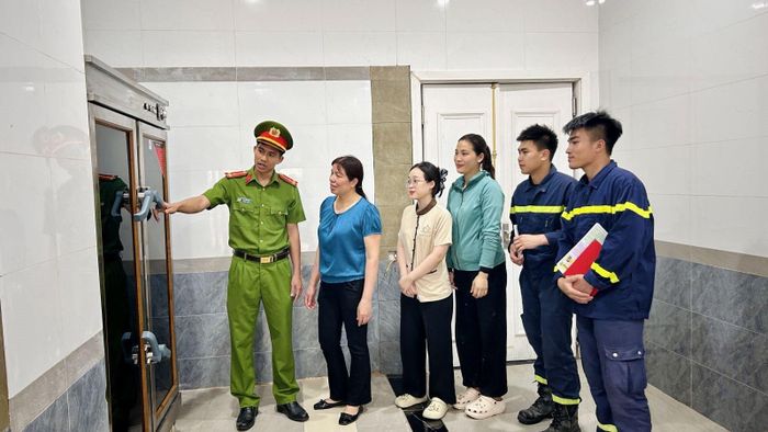 Tập huấn cho các chủ cơ sở, nhân viên các biện pháp ứng phó khi có hỏa hoạn