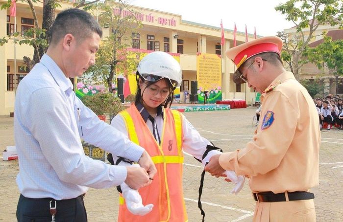 Qua trải nghiệm trực tiếp, học sinh mới thực sự cảm nhận được việc điều khiển phương tiện không chỉ cần kỹ năng mà còn đòi hỏi ý thức và trách nhiệm.