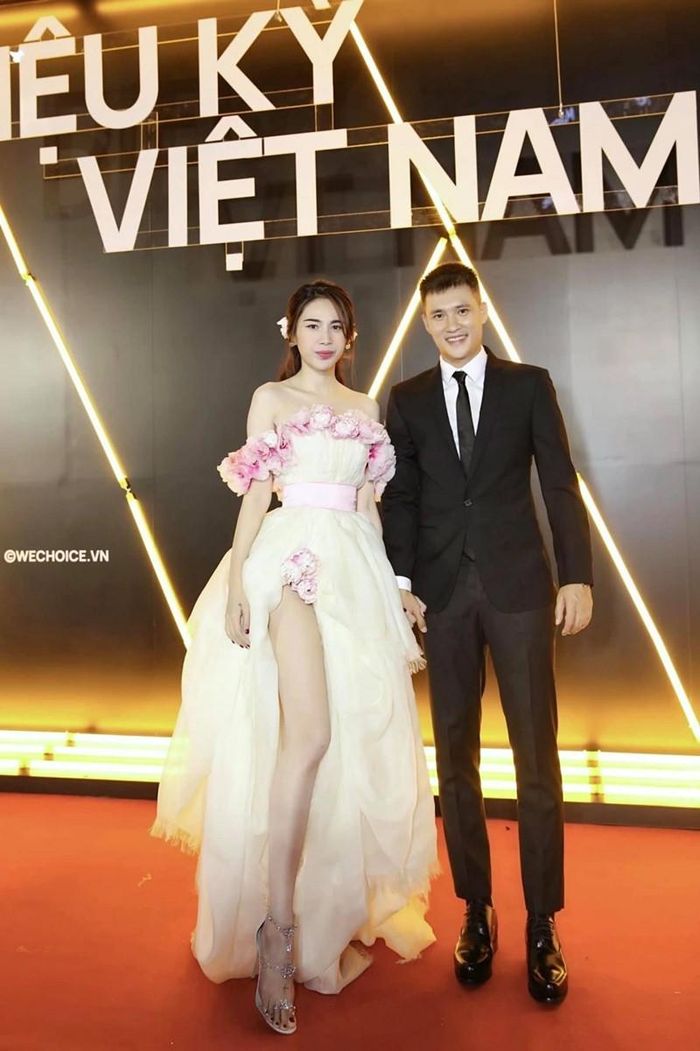 Sau khi giải nghệ, Công Vinh đang theo học các khóa huấn luyện viên của VFF trong khiThủy Tiên dần rút khỏi sân khấu, ăn chay trường, thường xuyên đi hành hương và tập trung cho gia đình. Hiện hai người sống cùng con gái Bánh Gạo trong biệt thự tại Quận 7, TPHCM.