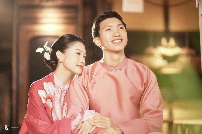 Cặp đôi Doãn Hải My và Đoàn Văn Hậu quen nhau từ năm 2020, công khai tình cảm đăng ký kết hôn năm 2023 và tổ chức lễ cưới hoành tráng vào tháng 11/2023. Họ chào đón con trai đầu lòng vào năm 2024.