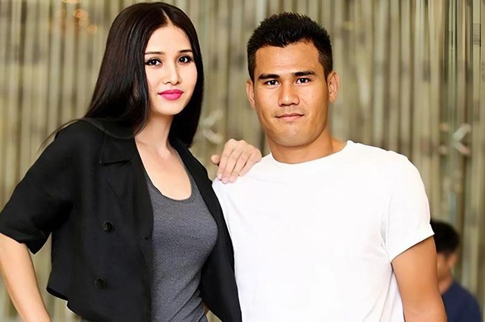Diễn viên - ca sĩ Thảo Trang và cựu tuyển thủ Phan Thanh Bình từng là một trong những cặp đôi được chú ý. Họ quen nhau khi Thảo Trang còn là nữ sinh cấp III, yêu nhau 5 năm và tổ chức đám cưới hoành tráng năm 2009. Tuy nhiên, mối quan hệ này đã kết thúc vào năm 2015. Sau chia tay, Thảo Trang tiếp tục hoạt động nghệ thuật và tái hôn trong khi Phan Thanh Bình chọn vai trò "gà trống nuôi con".
