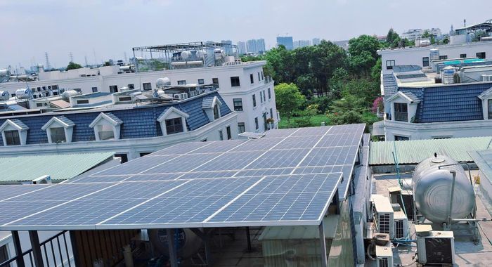 Điện mặt trời mái nhà giúp nhiều hộ dân giảm tiền điện. Ảnh: L.B