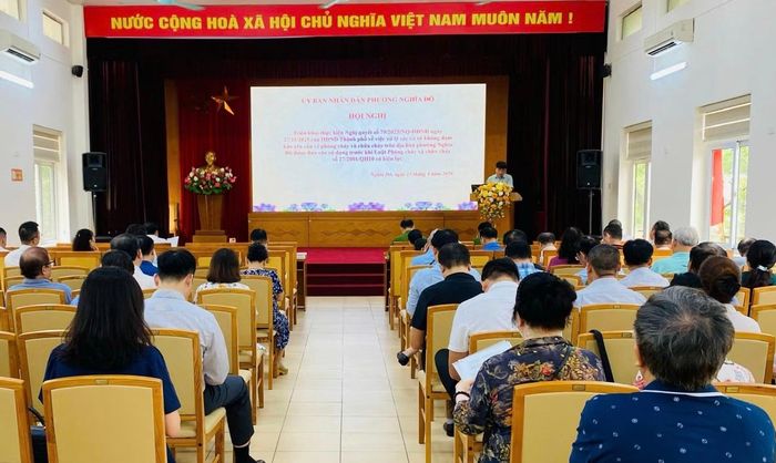 Hội nghị thu hút sự tham gia đông đảo của đại diện các cơ quan chức năng, ban quản trị và chủ các cơ sở, chung cư cũ trên địa bàn phường nhằm tìm tiếng nói chung trong công tác đảm bảo an toàn PCCC.