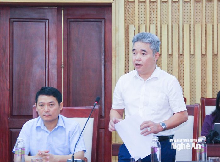 Phó Giám đốc Đài Khí tượng thủy văn Vinh, Tăng Văn An nêu một số dự báo thiên văn năm 2026 trên địa bàn tỉnh. Ảnh: Mai hoa