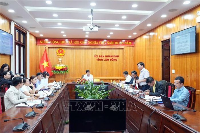 UBND tỉnh Lâm Đồng họp bàn xây dựng Quy chế quản lý Công viên địa chất toàn cầu UNESCO Đắk Nông. Ảnh: Chu Quốc Hùng/TTXVN