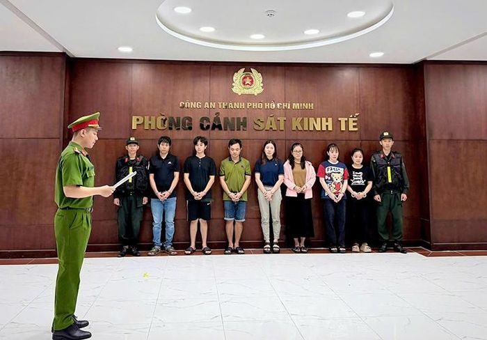 Cơ quan Cảnh sát điều tra Công an TP Hồ Chí Minh đã khởi tố vụ án, khởi tố bị can và bắt tạm giam Lê Thị Thùy Trang cùng 6 đồng phạm về các tội “Gây ô nhiễm môi trường” và “Mua bán trái phép hóa đơn”. Ảnh: Công an