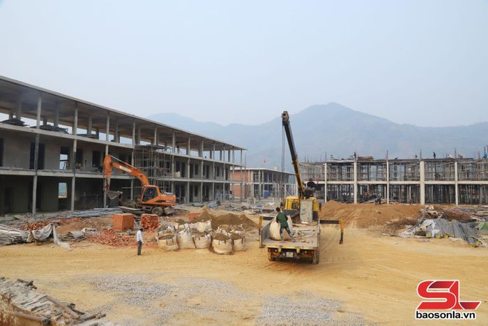 Thi công xây dựng Trường Phổ thông nội trú liên cấp TH-THCS Chiềng Khoong.
