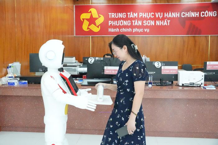 TP. Hồ Chí Minh đang đẩy mạnh chuyển đổi số theo hướng thực chất, lấy hiệu quả phục vụ người dân làm thước đo. Ảnh: Thạc Hiếu