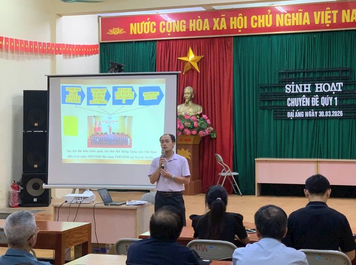 Một buổi sinh hoạt chuyên đề tại Chi bộ thôn Đại Áng. Ảnh: Hoàng Quyết