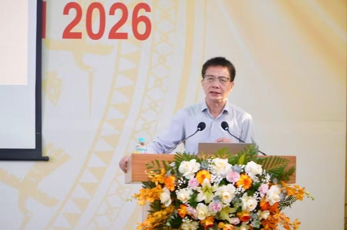 TS Nguyễn Ngọc Ân, Chủ tịch Công đoàn Giáo dục Việt Nam chia sẻ tại hội nghị.