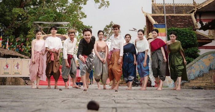 Trò chơi bok on kun. Ảnh: Danh Thành
