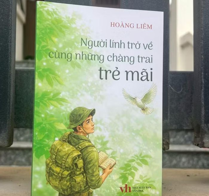 Cuốn sách là tâm nguyện của tác giả Hoàng Liêm, tiếp tục và mãi mãi khẳng định những phẩm chất tốt đẹp của anh bộ đội Cụ Hồ: Chiến đấu kiên cường, không ngại gian khổ hy sinh. Ảnh: Ngọc Hà