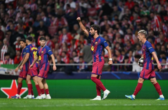 Barca cân bằng tỷ số chung cuộc 2-2 sau gần nửa giờ thi đấu