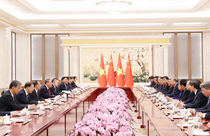 Hai bên sẽ tăng cường đoàn kết, đẩy mạnh hợp tác toàn diện, hỗ trợ, giúp đỡ lẫn nhau, cùng nỗ lực thúc đẩy hơn nữa tin cậy chính trị và tin cậy kinh tế, xây dựng hiệu quả “Cộng đồng chia sẻ tương lai có ý nghĩa chiến lược”, đưa quan hệ song phương bước sang giai đoạn phát triển mới. Ảnh: TTXVN