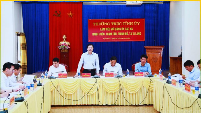 Bí thư Tỉnh ủy Dương Quốc Huy phát biểu tại buổi làm việc với Thường trực Đảng ủy các xã: Hạnh Phúc, Trạm Tấu, Phình Hồ và Tà Xi Láng.