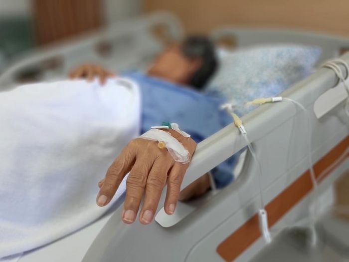 Những trường hợp người lớn được báo cáo nặng thường rơi vào tình trạng suy đa tạng hoặc xuất huyết, đặc biệt là xuất huyết tiêu hóa. 