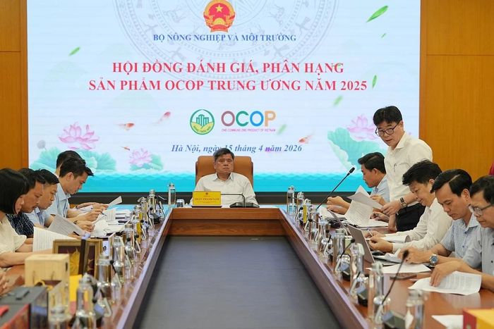 Thứ trưởng Bộ Nông nghiệp và Môi trường Trần Thanh Nam công bố danh sách chi tiết các chủ thể và sản phẩm liên quan, tại phiên họp Hội đồng Đánh giá, phân hạng sản phẩm OCOP Trung ương sáng 15/4.