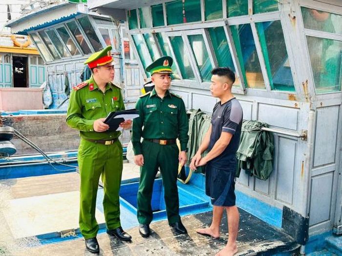 Người dân các xã ven biển chủ yếu mưu sinh bằng nghề đánh bắt thủy hải sản, tiềm ẩn nguy cơ sử dụng vật liệu nổ trái phép.