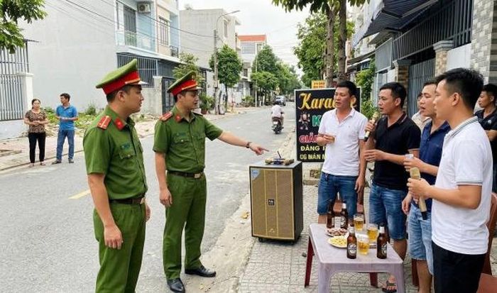 Công an phường An Khê (Đà Nẵng) giữ bình yên từ những bước chân tuần tra thầm lặng, bám sát cơ sở, gắn bó với nhân dân.