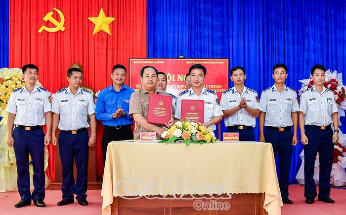Ký kết quy chế phối hợp giữa Đảng ủy Đoàn Đặc nhiệm phòng, chống tội phạm ma túy số 4 với Đảng ủy phường An Xuyên.