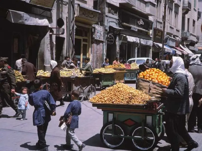 Hàng rong trên một khu phố Damascus. Ảnh: Business Insider