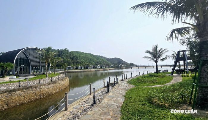 Khu nghỉ dưỡng và homestay cao cấp trên đảo.