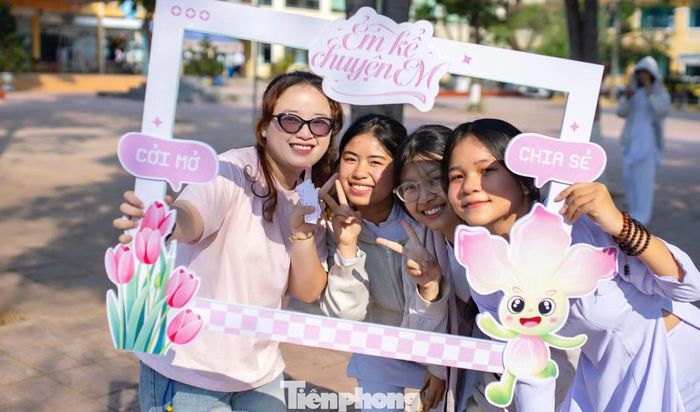 "Ẻm kể chuyện em" tạo không gian để gen Z mở lời tâm sự những chuyện khó nói về sức khỏe phụ khoa.
