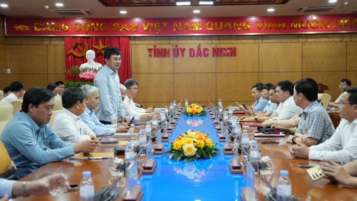 Đồng chí Ngô Hoàng Ngân, Bí thư Đảng ủy, Chủ tịch HĐTV TKV trân trọng cảm ơn lãnh đạo tỉnh Bắc Ninh đã quan tâm, tạo điều kiện cho hoạt động sản xuất kinh doanh của Tập đoàn.