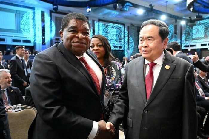 Chủ tịch Quốc hội Trần Thanh Mẫn và Tổng Thư ký IPU Martin Chungong trò chuyện trước khi bước vào lễ khai mạc. Ảnh: QH