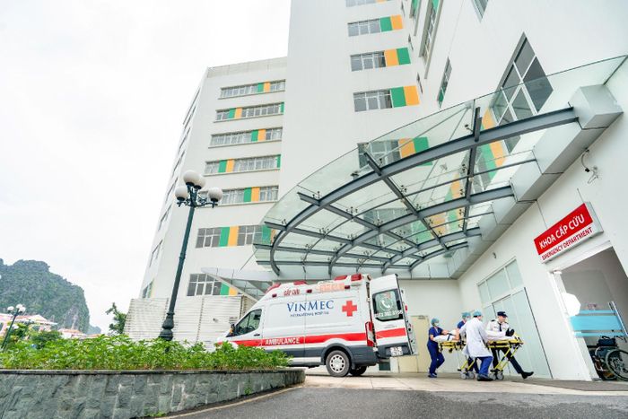 Bệnh nhân được chuyển đến Vinmec Hạ Long trong tình trạng liệt hoàn toàn nửa người