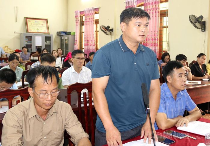 Cử tri xã Hồng Thái phát biểu kiến nghị tại Hội nghị.