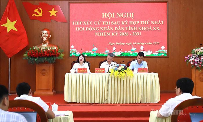 Tổ đại biểu số 3 HĐND tỉnh tiếp xúc cử tri tại xã Ngọc Đường.